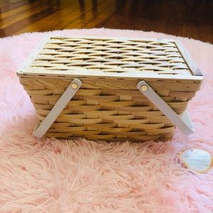 Target bullseye picnic basket